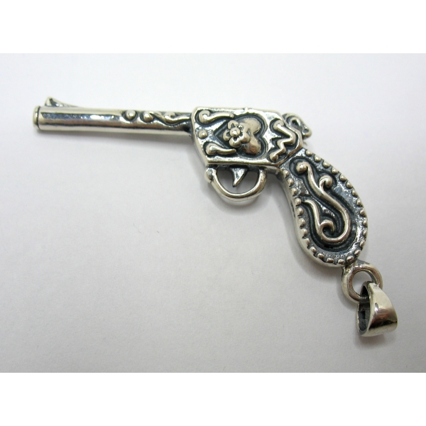 Přívěšek kolt střírný