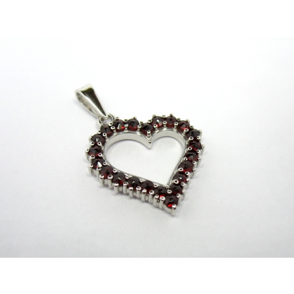 Srdce s Českými granáty