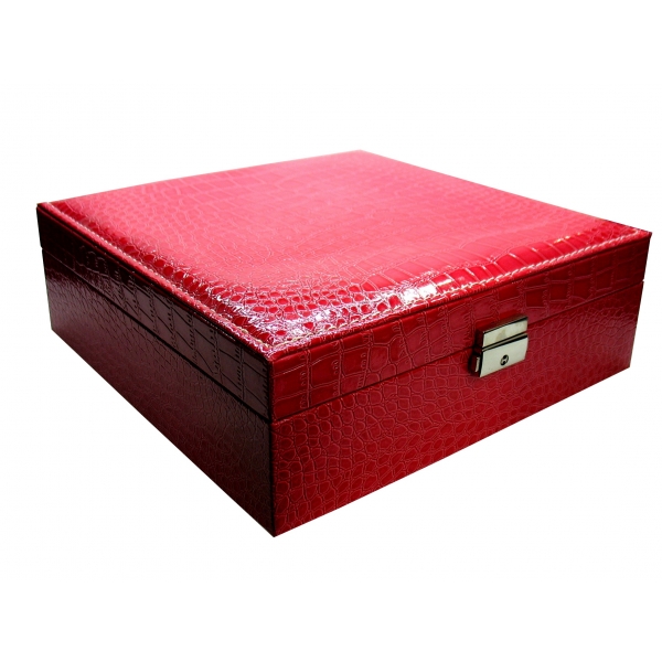 červená šperkovnice