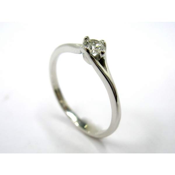 prsten s briliantem b-43289