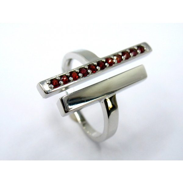 prsten s granáty b-43578