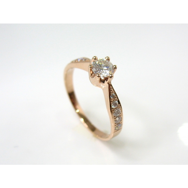 Prsten s drahokamem MOISSANITE