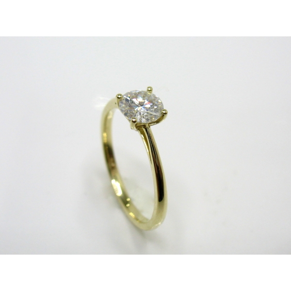 prsten s Moissanitem