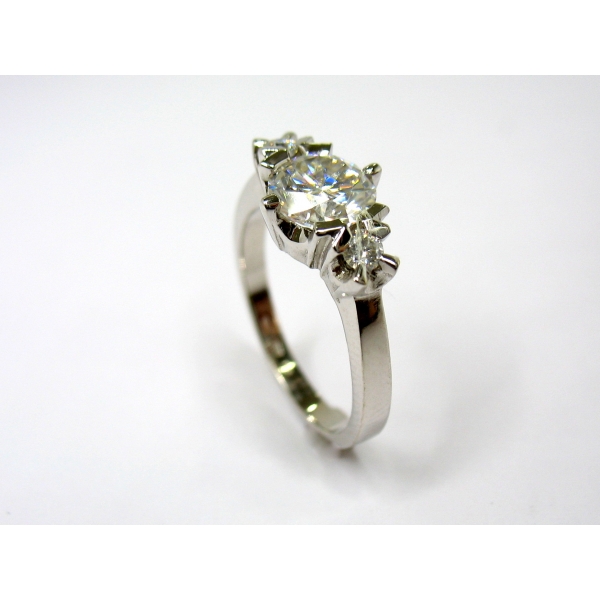 prsten s moissanitem b-44334