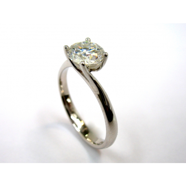 prsten s moissanitem b-44698