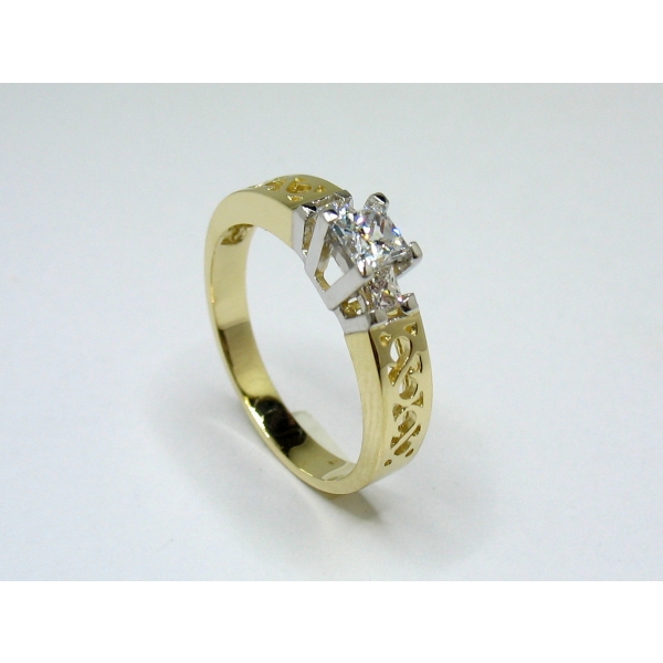 ZLATÝ PRSTEN SE ZIRKONEM 93