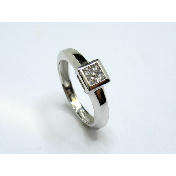 BÍLÝ ZÁSNUBNÍ PRSTEN 105