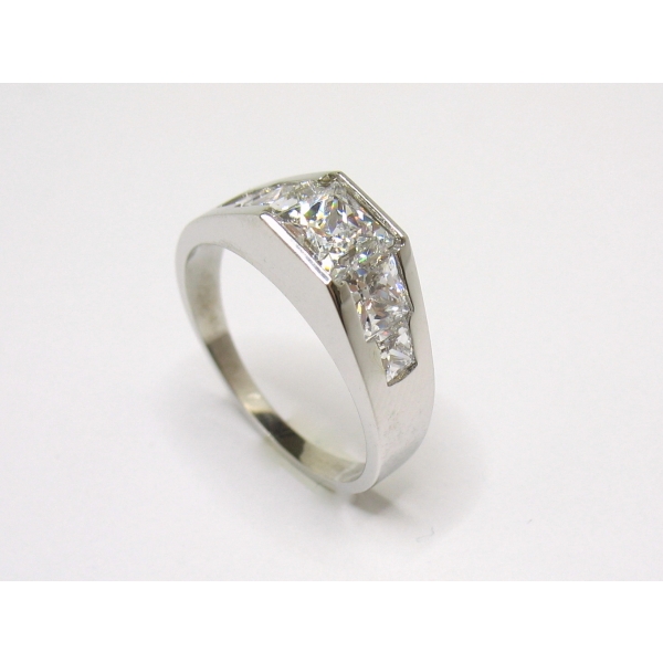 PRSTEN Z BÍLÉHO ZLATA 108