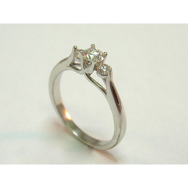 BRILIANTOVÝ PRSTEN 136