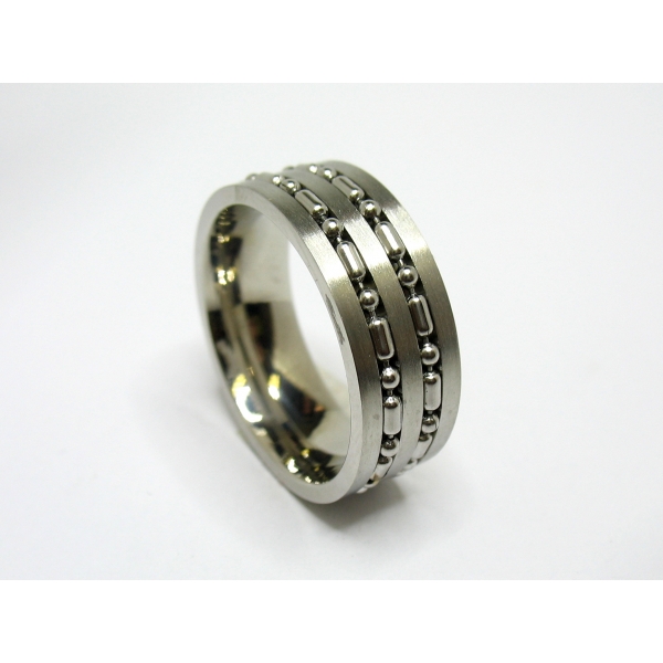 Prsten z chirurgické oceli